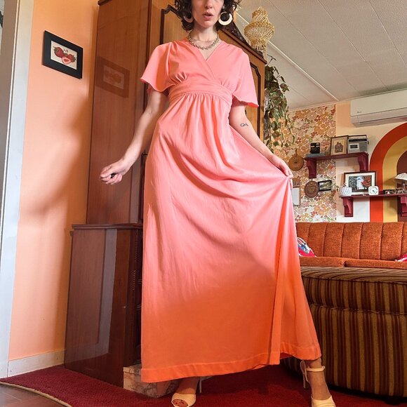 1970s prairie maxi dress in pale pink with butterfly cap sleeves and empire wais - Picture 7 of 16